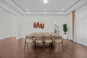 Casa de lujo, 4 habitaciones, vista al jardín | Comedor