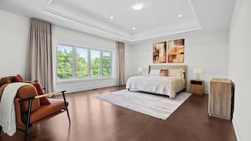 Luxury House, 4 Bedrooms, Garden View | Desk, laptop workspace, iron/ironing board, WiFi (free)
