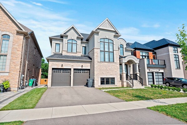 Exterior - GlobalStay 4 Bedrooms House in Brampton (Brampton)