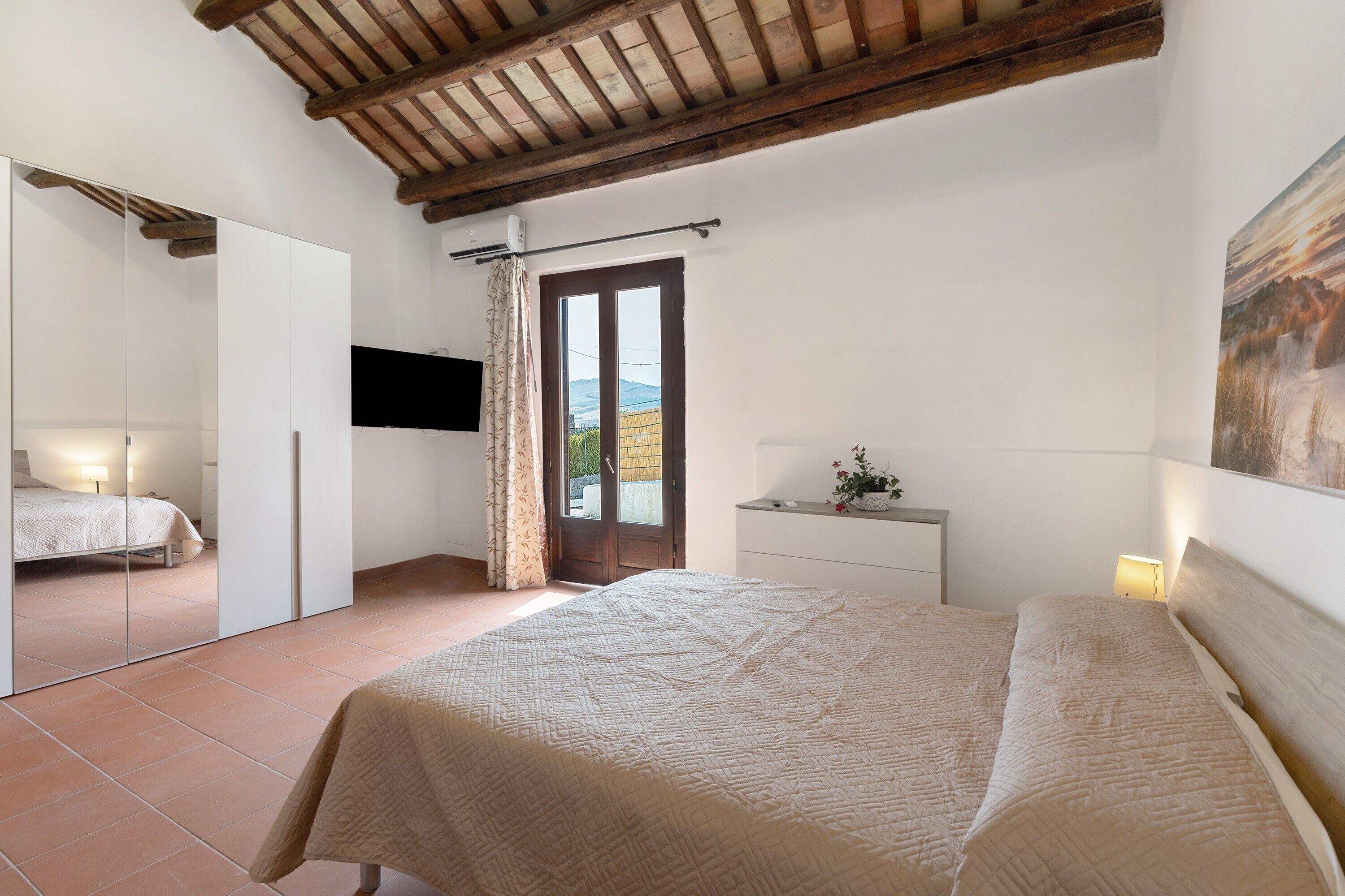 2 quartos, ferros/tábuas de passar roupa, Wi-Fi, roupa de cama