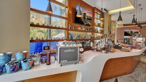 Bar (on property) - Ocean & Canal View Studio Beach 8 Min Pool 1906 (Hallandale Beach)