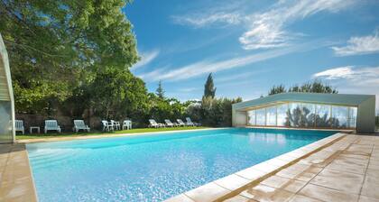 GENÊT Vacation Rental – Large vacation rental for 12 people with a pool, in the heart of the Provençal vineyards