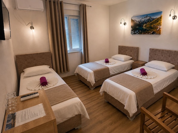 Comfort Triple Room | WiFi (free)