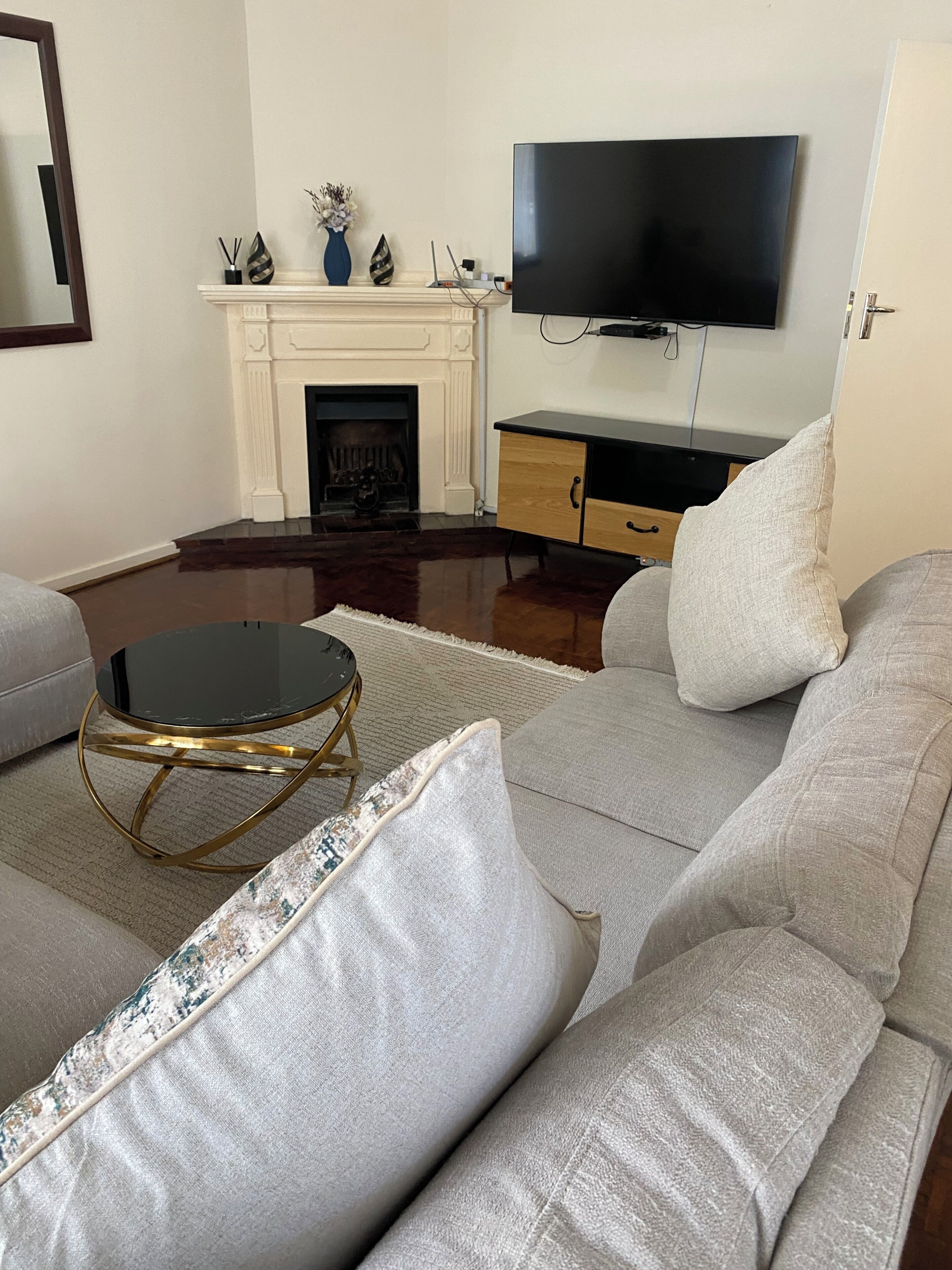 Deluxe Apartment, Garden View | Living area