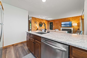 Interior - Lake Bellaire View Condo | Pool • Beach Club (Bellaire)