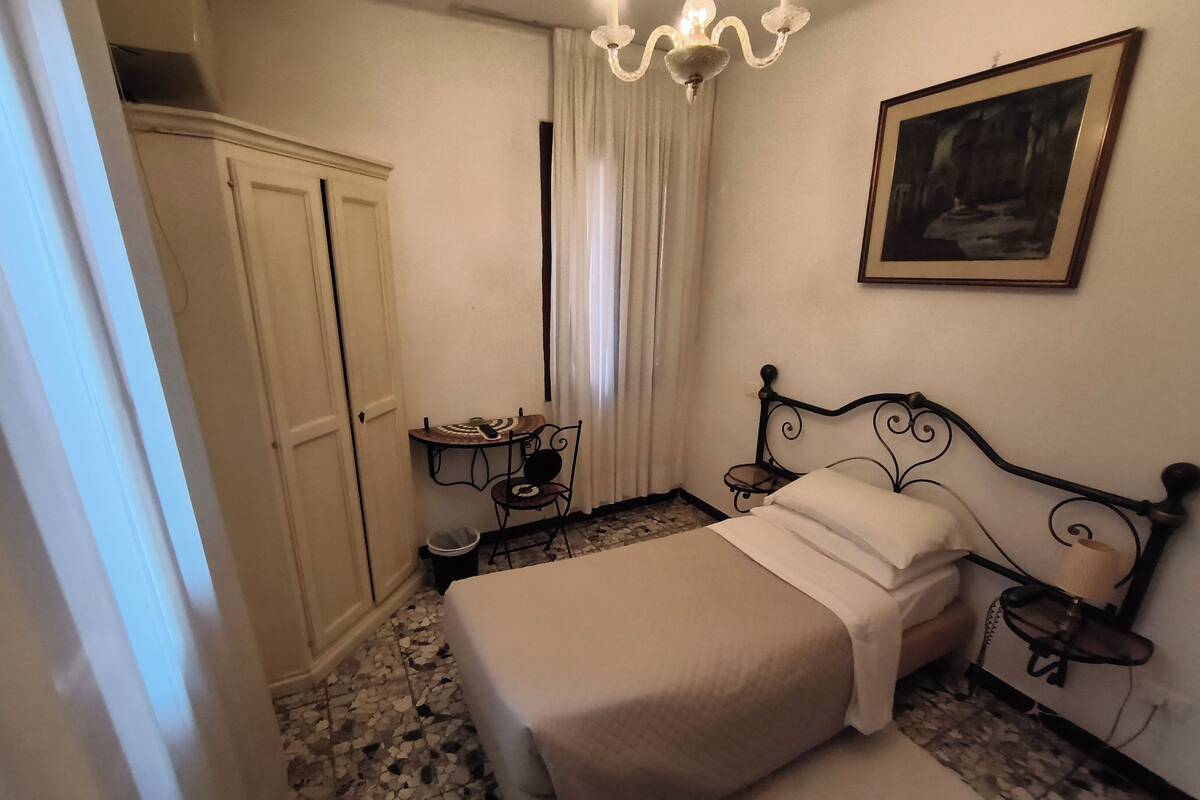 Standard Single Room | WiFi (free)
