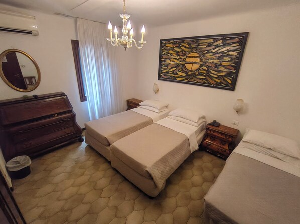 Standard Triple Room | WiFi (free) - HOTEL MINERVA & NETTUNO (Venice)
