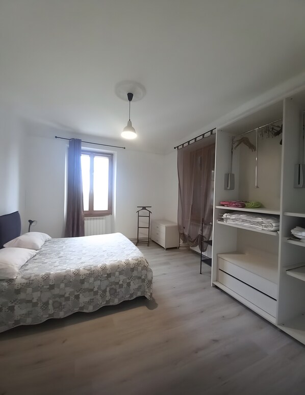 2 bedrooms, WiFi, bed sheets