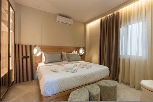 Central Luxury Jacuzzi