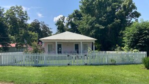 Exterior - Sit and relax a while (Natchez)