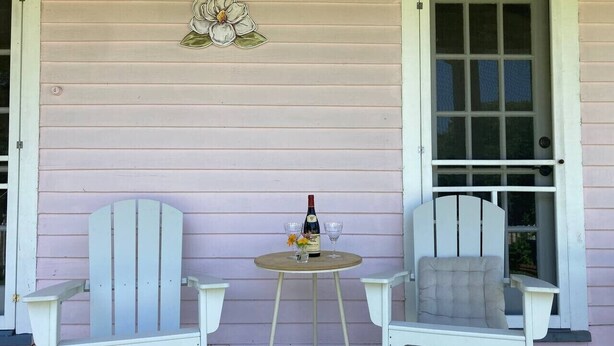 Outdoor dining - Sit and relax a while (Natchez)