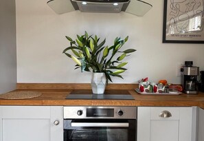 Refrigerador, horno, parrilla de estufa y lavavajillas
