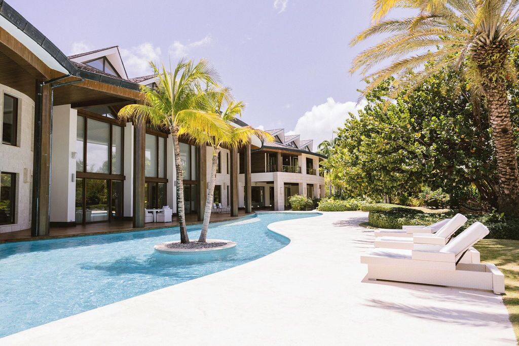 2 outdoor pools