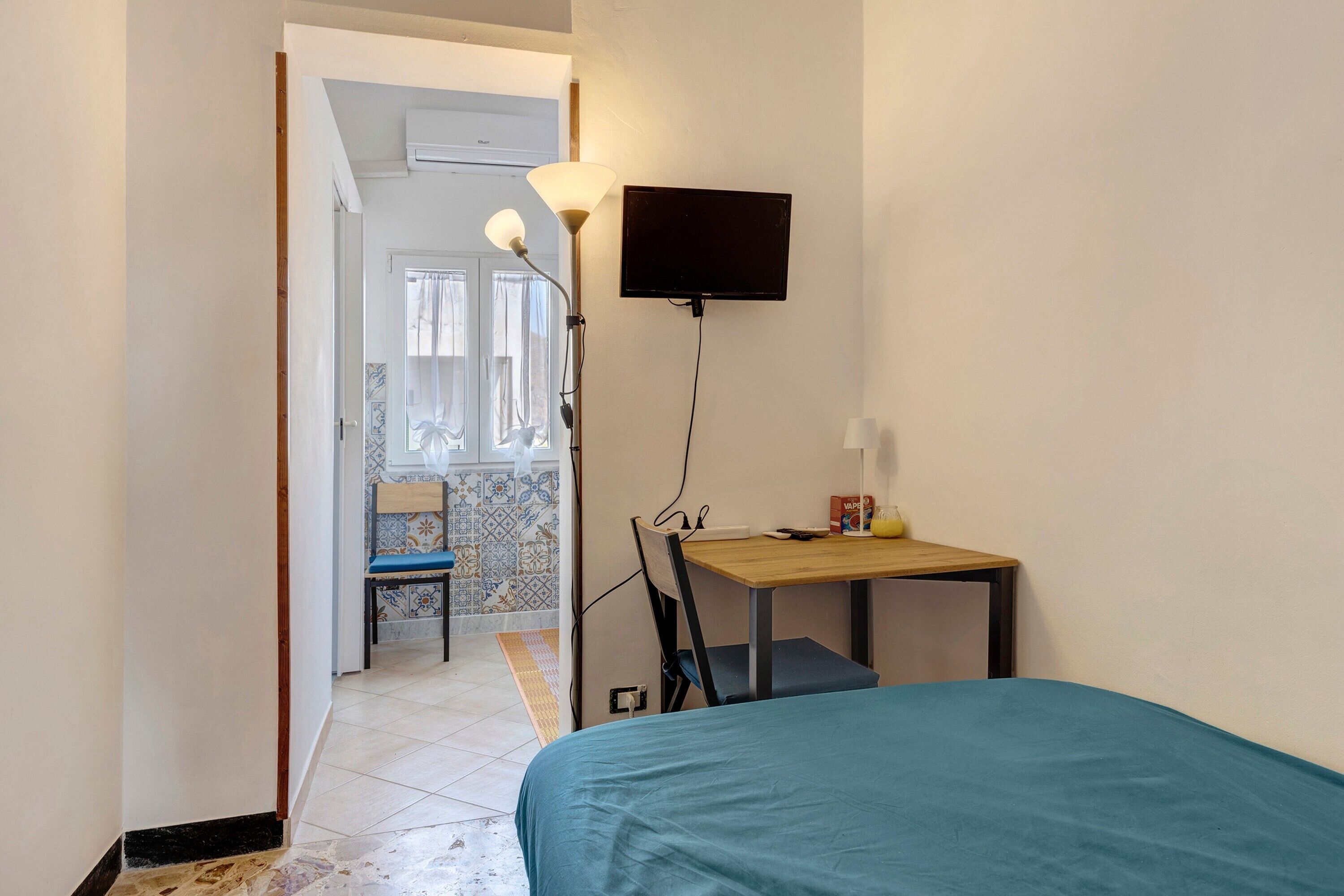 1 dormitorio, tabla de planchar con plancha, wifi y ropa de cama