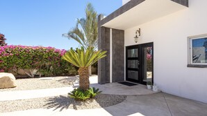 Exterior detail - Large 5-bedroom home-2 Pools - Arch View Rooftop (Cabo San Lucas)
