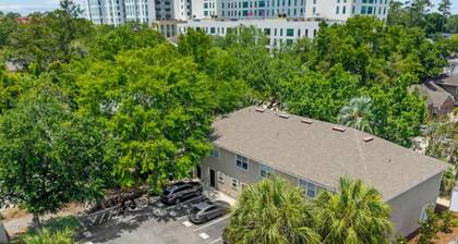 Gorgeous Townhome UF Campus Adjacent Full Kitchen