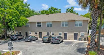 Gorgeous Townhome UF Campus Adjacent Full Kitchen
