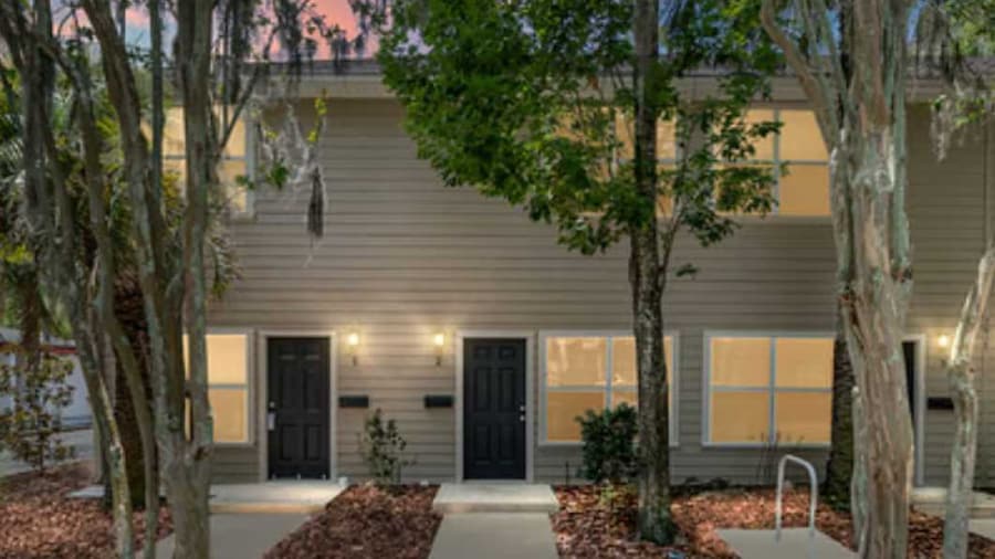 Gorgeous Townhome UF Campus Adjacent Full Kitchen