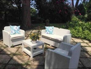 Unclassified image, 3 of 13, button - Spacious apartment in a villa with a fully equipped garden and a rooftop with a panoramic view (Procida)