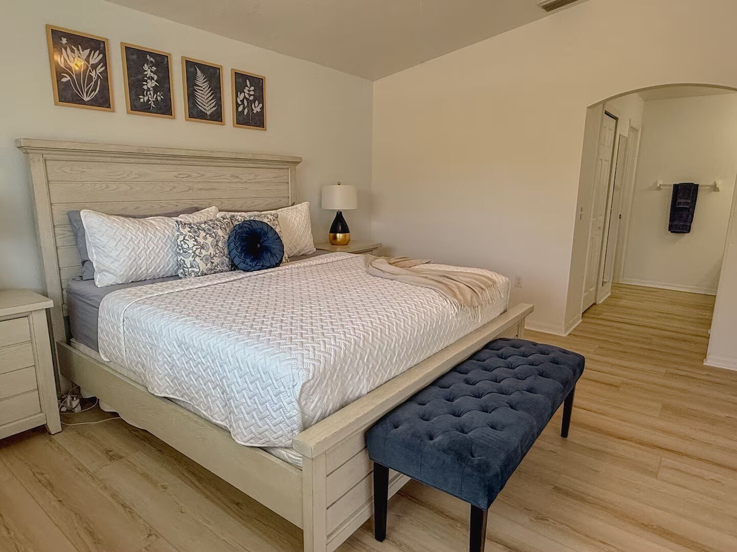 3 dormitorios, tabla de planchar con plancha, wifi gratis y ropa de cama