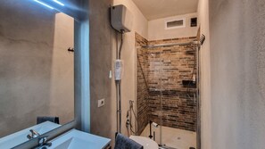 Bathroom - Bandita Mountain Hut (Livata)