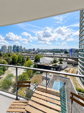 Property grounds - Panoramic floor-to-ceiling windows with water views (Vancouver)