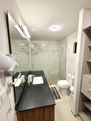 Shower, towels, soap, toilet paper - Lovely Guadalajara (Zapopan)