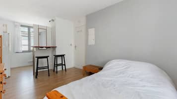 WiFi, bed sheets