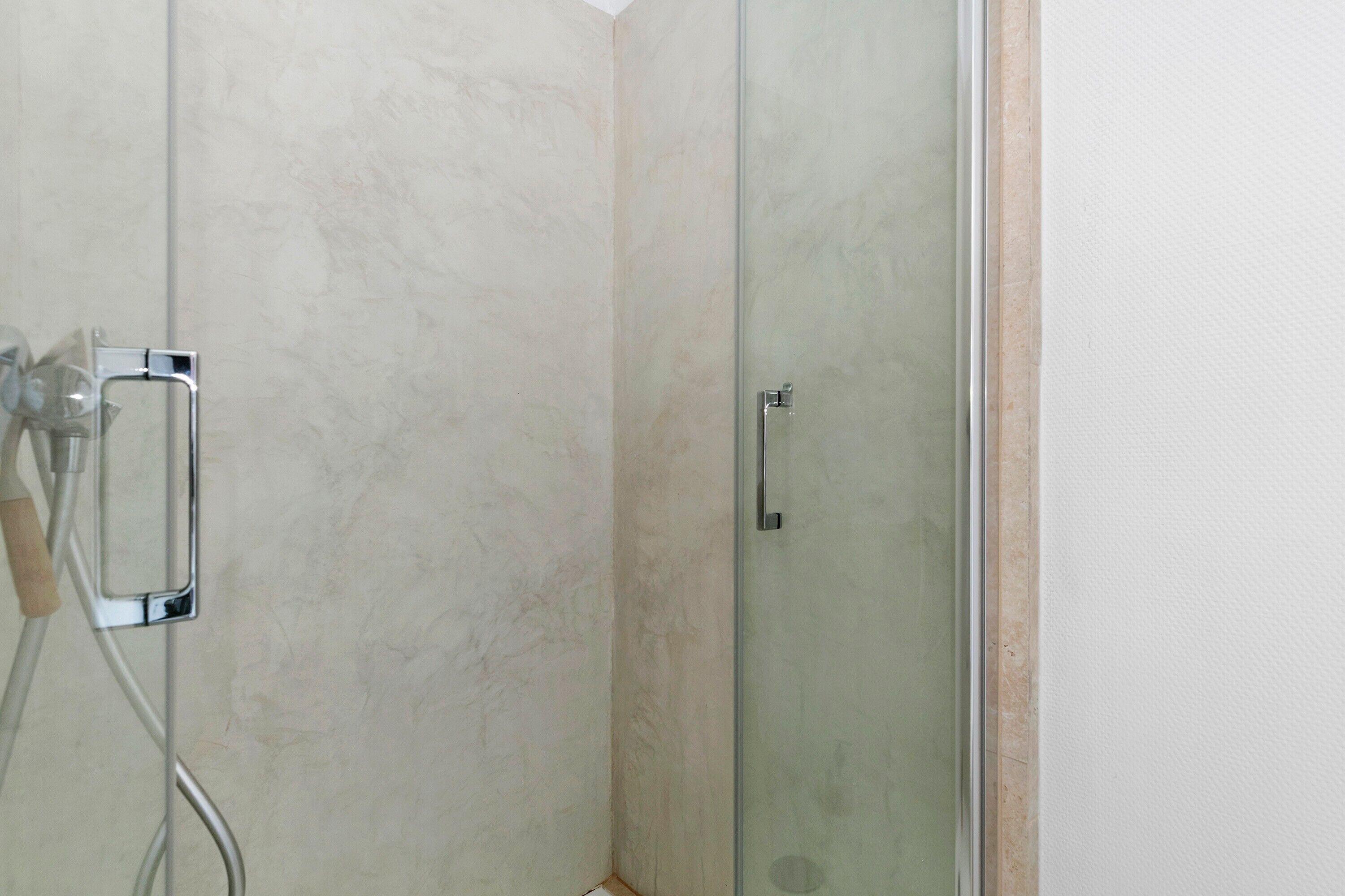 Een douche, een haardroger