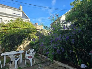 Outdoor dining - Hoedic – Apartment for 6 Guests with Wi-Fi (Le Croisic)