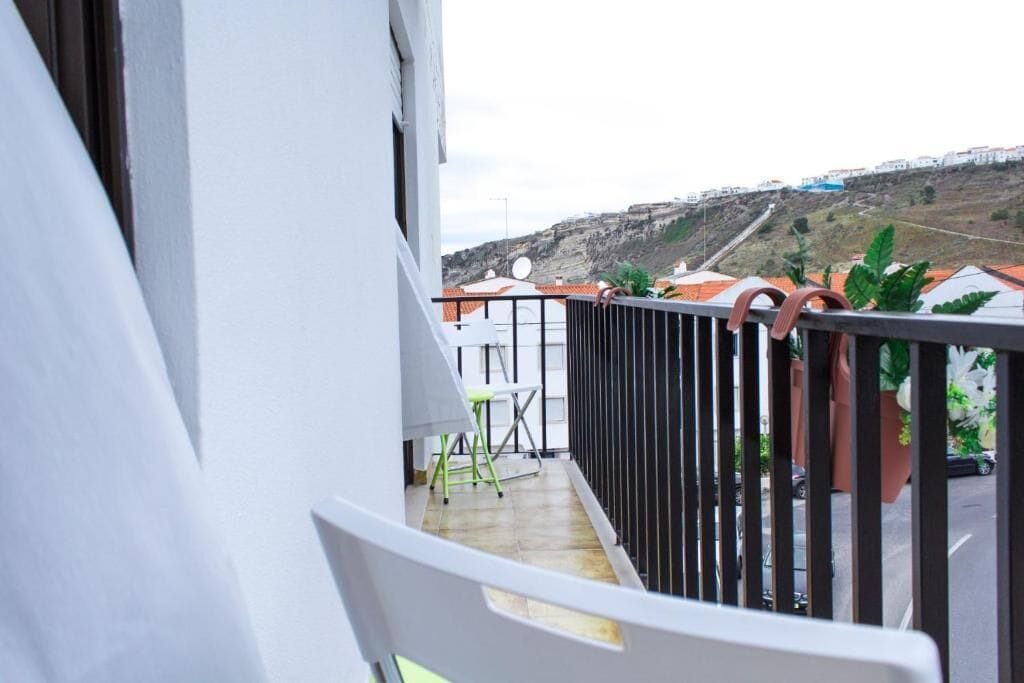 Dormitorio compartido económico, balcón, vistas a la ciudad | Jardines del alojamiento