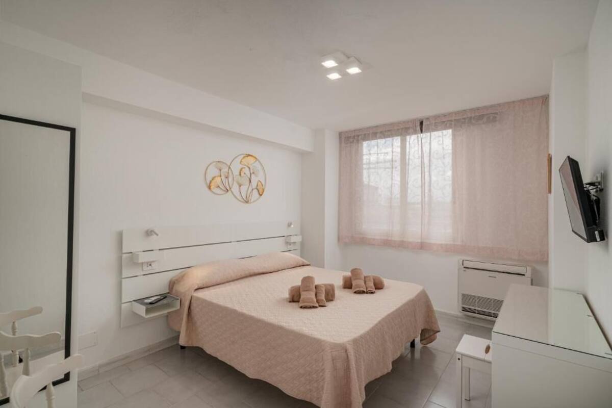 Cortinas blackout, tabla de planchar con plancha y wifi gratis 