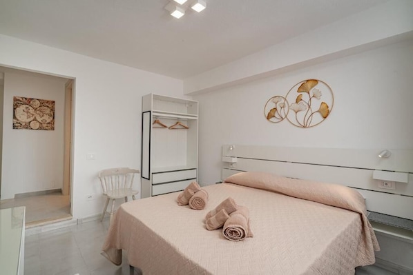 Comfort Double Room, 1 Double Bed | Blackout drapes, iron/ironing board (on request), WiFi (free) - Domo De Centro (Olbia)