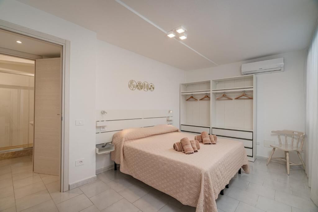 Comfort Triple Room | Blackout curtains, iron/ironing board (on request), free WiFi