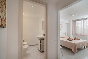 Comfort Double Room, 1 Double Bed | Bathroom - Domo De Centro (Olbia)