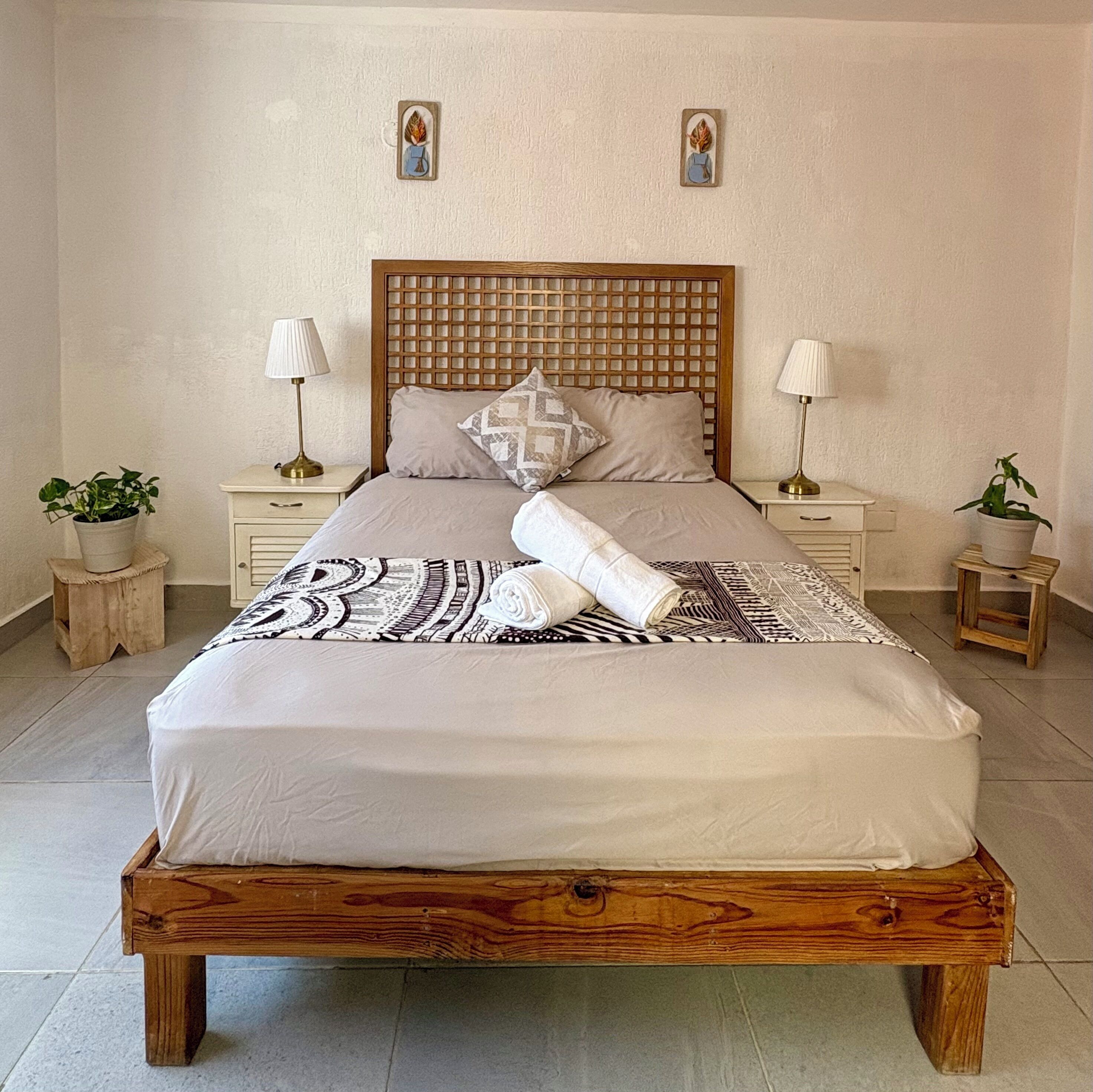 3 habitaciones, escritorio, tabla de planchar con plancha y wifi gratis 