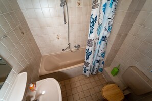 Bathroom - Apartment 'Harzidyll' with Wi-Fi (Bad Sachsa)