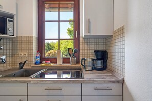 Geladeira, micro-ondas, cooktop, lava-louças