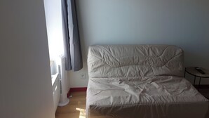 Fer et planche à repasser, lit de bébé portatif, Wi-Fi, literie fournie