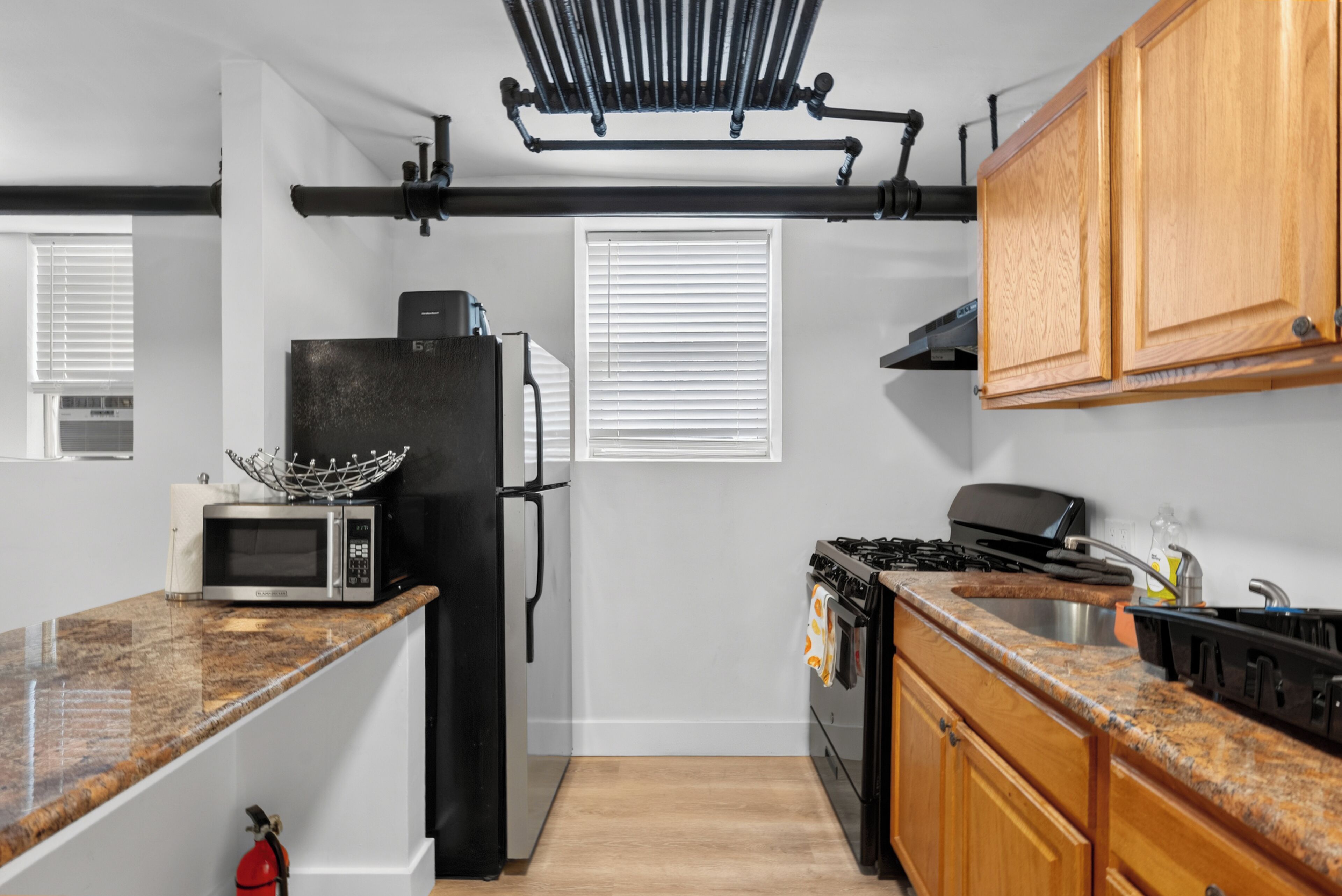 Coffee/tea maker, fridge, microwave, oven