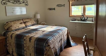 Cozy 2-bedroom Lakehouse on quiet Clear Lake near Watkins, MN.