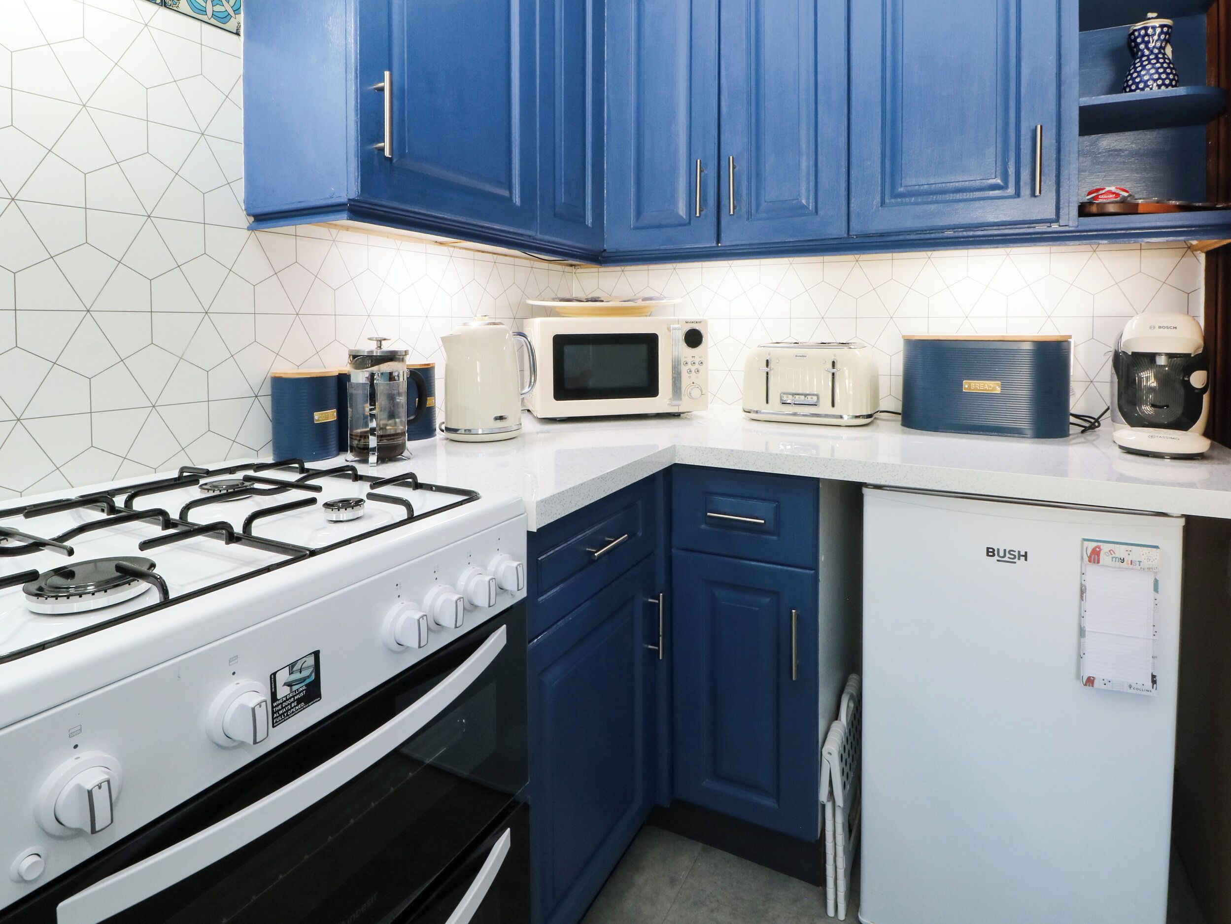 Dishwasher, cookware/dishes/utensils