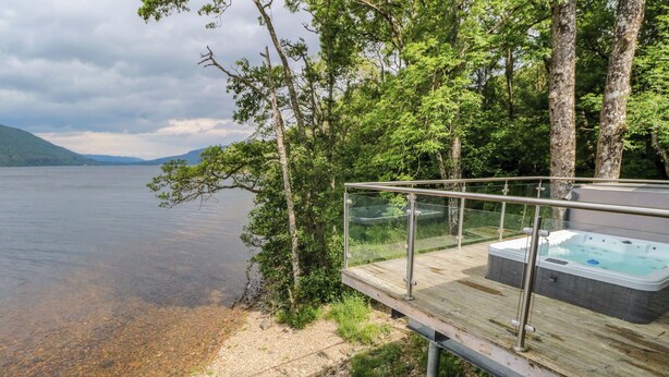 Outdoor spa tub - Osprey Boathouse (Aberfeldy)