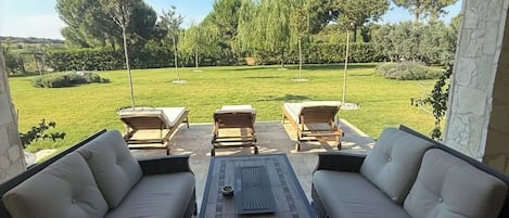 Akbay Home Bozcada Suit | Garden view
