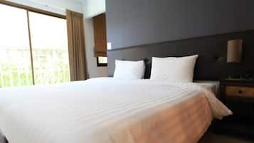 Superior Double Room | Desk, WiFi (free), bed sheets
