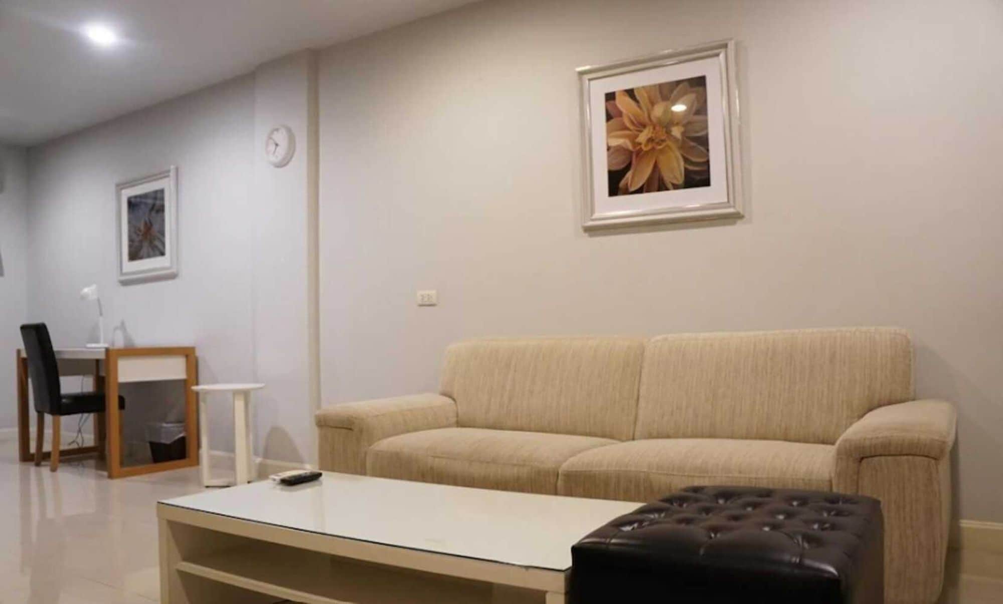Superior Double Room | Desk, WiFi (free), bed sheets