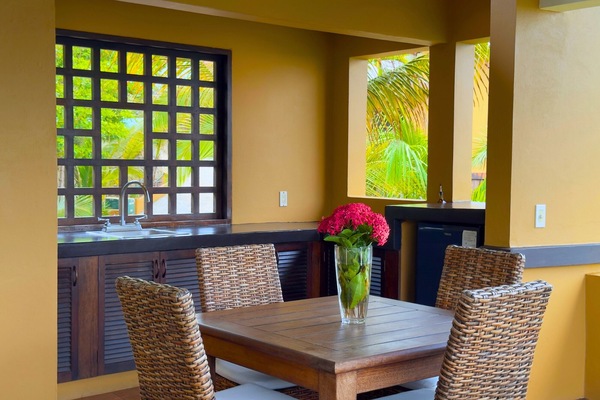 Standard Suite, Sea View | Dining