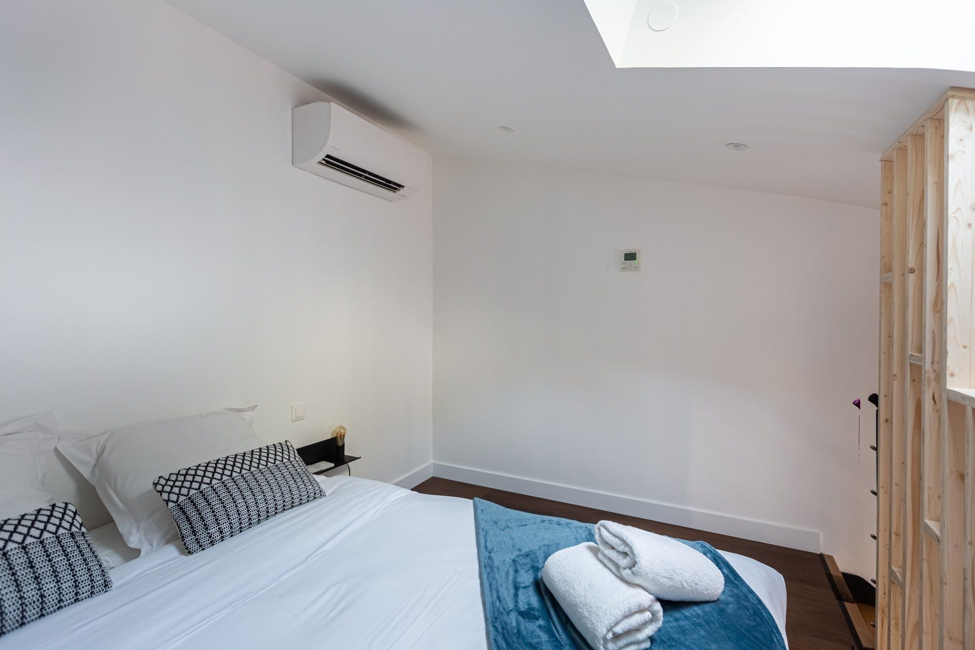 Iron/ironing board, WiFi (free), bed sheets