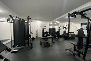 Appartement Deluxe, balcon, vue ville | Salle de remise en forme