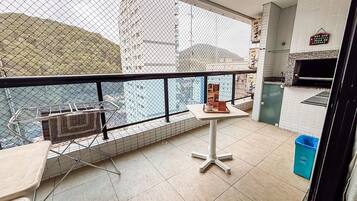 Apartament Deluxe, balcó, vistes a la ciutat | Servei de restauració a l'aire lliure